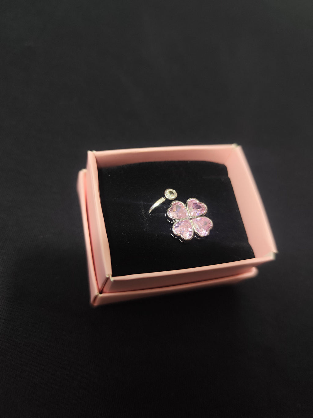 Anksiyete Önleyici Pembe Taşlı Kalpli Yonca Yüzük (Ayarlanabilir Boyut)