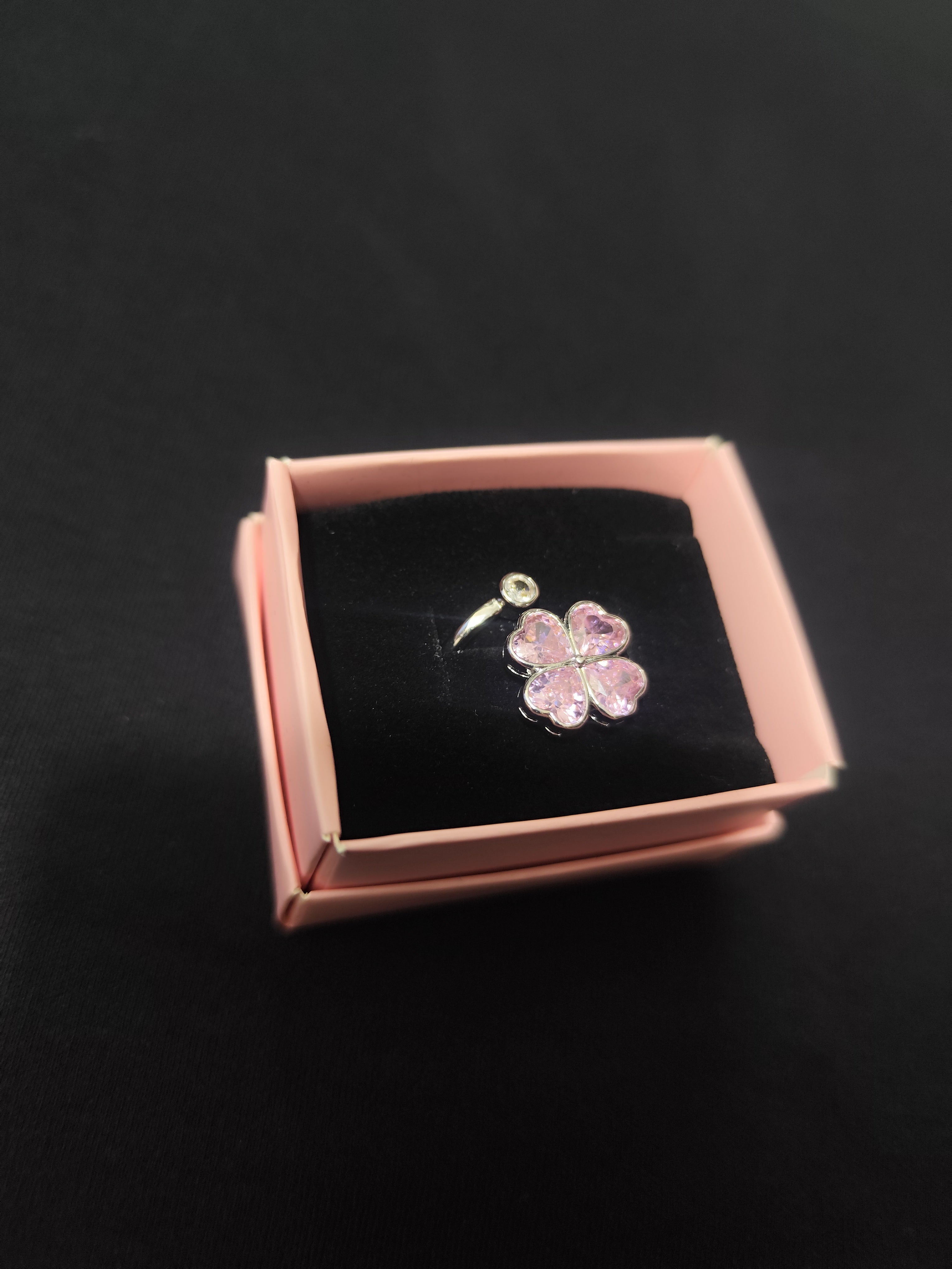 Anksiyete Önleyici Pembe Taşlı Kalpli Yonca Yüzük (Ayarlanabilir Boyut)